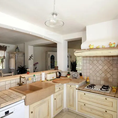 펜션 Ferienhaus Mit Pool Arpaeillargues 110s